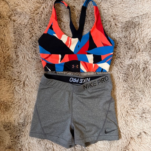 Under Armour Sports Bra XS + Nike Pro Shorts Gray Medium Athletic Bundle - Picture 1 of 8